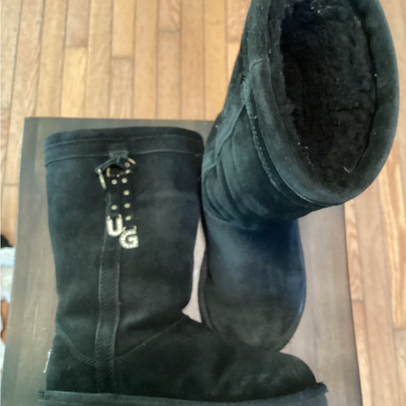 UGG - Picture 6 of 6